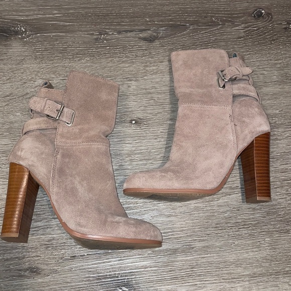 Dolce Vita Macy Boot - Taupe Suede Heeled Booties Size 8 - Picture 2 of 6